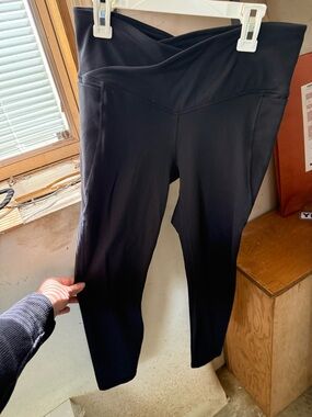 Fabletics Black V-Crossover High-Rise Leggings